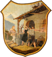 Das Wappen auf der 
                                                    Vereinsfahne zeigt die Ankunft des Jünglings an der Hammerschmiede